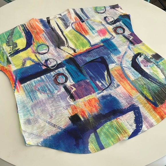 Jess & Jane Multi-Color Burnout Abstract Paint Print V-Neck round hem Tee- Large - Picture 4 of 9